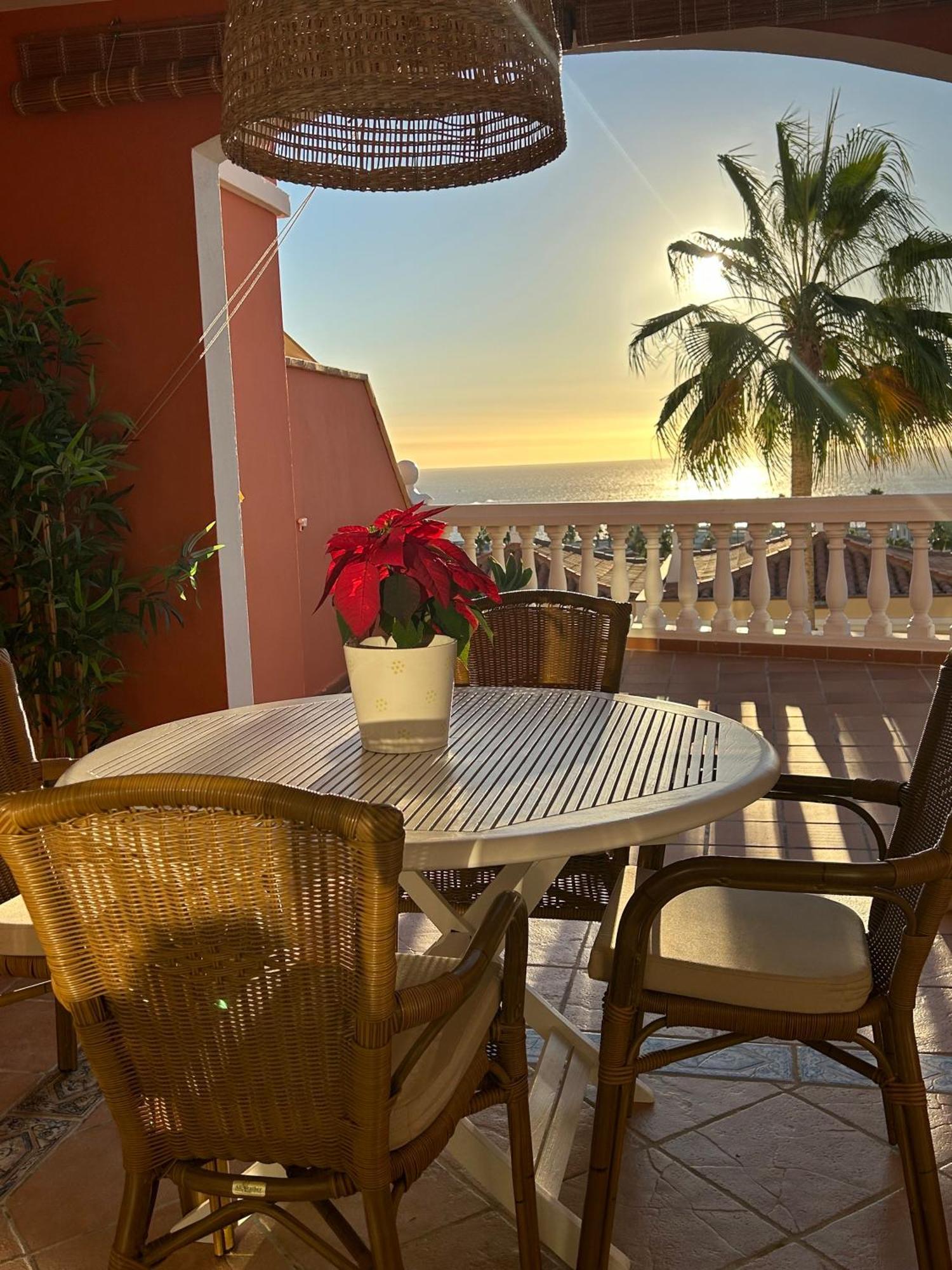 Playa Del Duque-Amazing Views 2 Bedroom Адехе Экстерьер фото