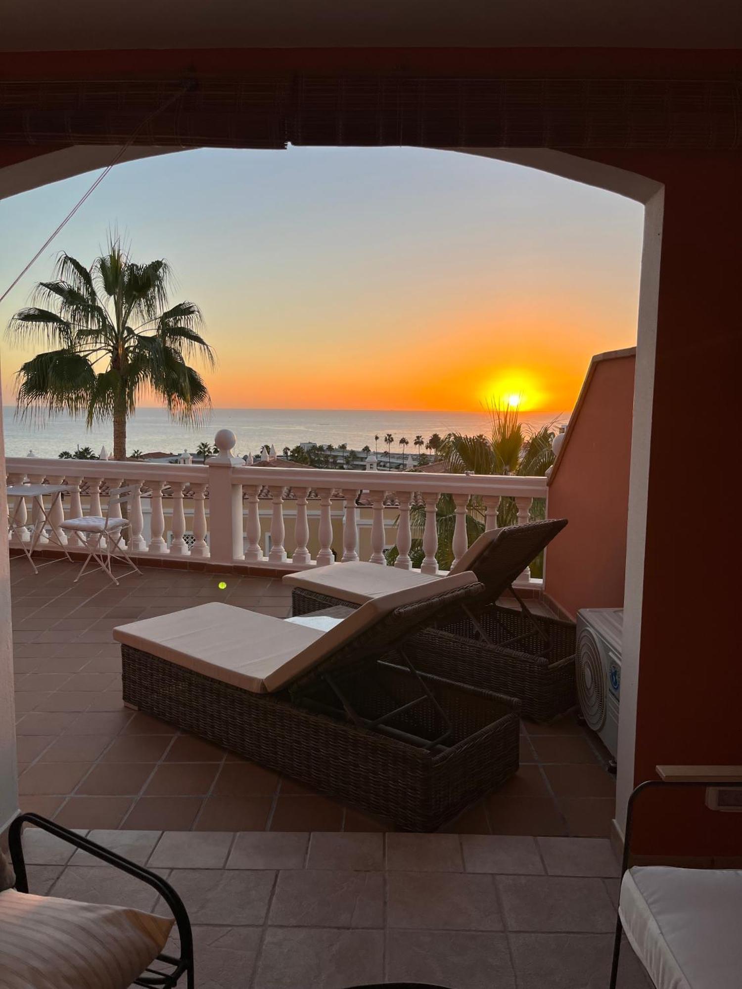 Playa Del Duque-Amazing Views 2 Bedroom Адехе Экстерьер фото